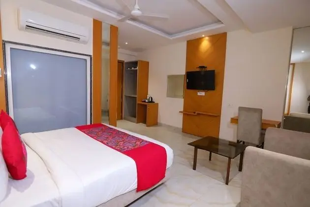 Executive Room with Sofa and Window