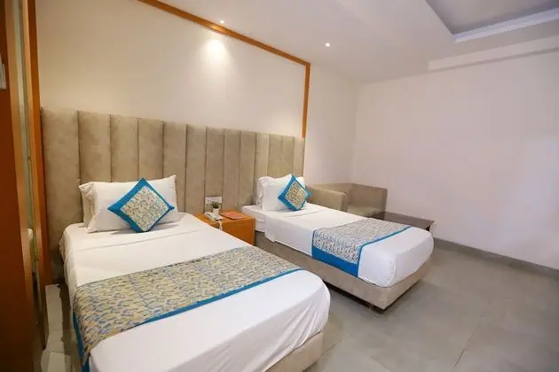 Executive Room with Sofa and Window