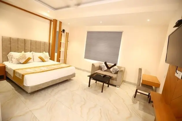 Superior Room with Window and City view