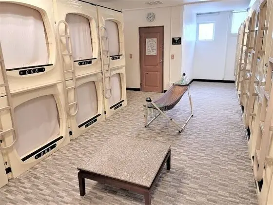 Oda, 1 Tek Kişilik Yatak, Sigara İçilmez, Ortak Banyo