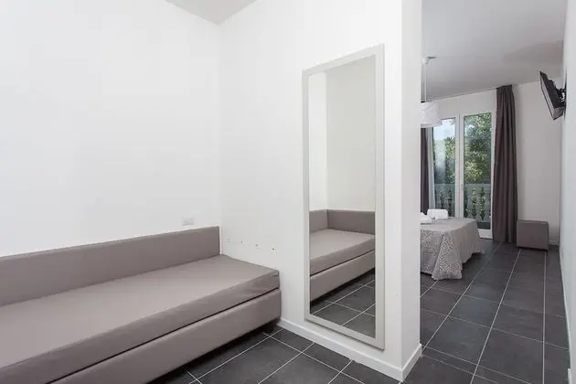 Junior Süit, Balkon