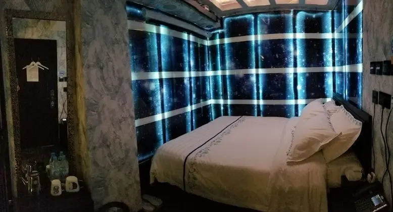 Design Tek Büyük Yataklı Oda, Şehir Manzaralı
