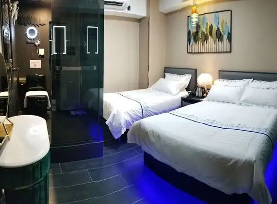 Design Üç Kişilik Oda, Şehir Manzaralı