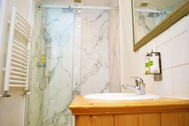 Deluxe Tek Büyük veya İki Ayrı Yataklı Oda, Banyolu/Duşlu