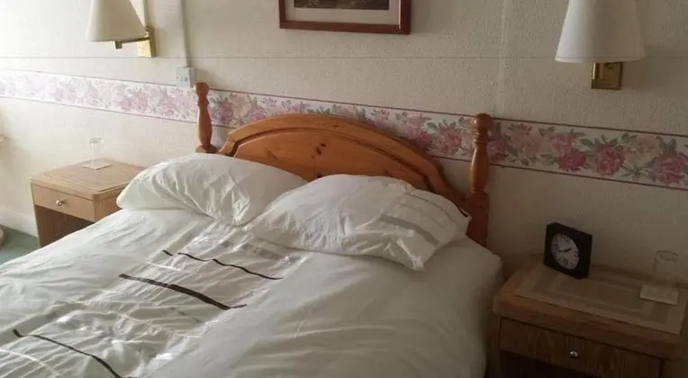 Basic Tek Büyük Yataklı Oda
