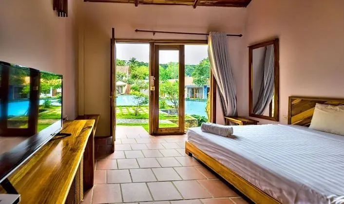 Superior Bungalov, Havuz Manzaralı