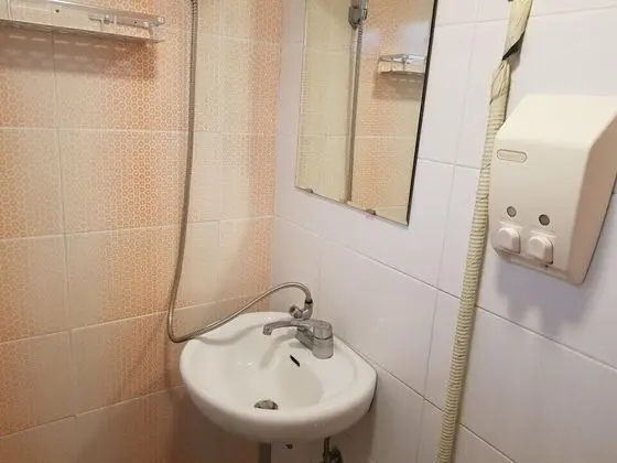 Tek Kişilik Oda (Private Shower, Shared Toilet)