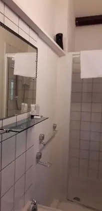 Tek Büyük Yataklı Oda, Banyolu/Duşlu