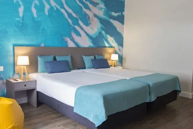 Standard Tek Büyük veya İki Ayrı Yataklı Oda (2 Adults and 1 Child up to 12 Yrs)