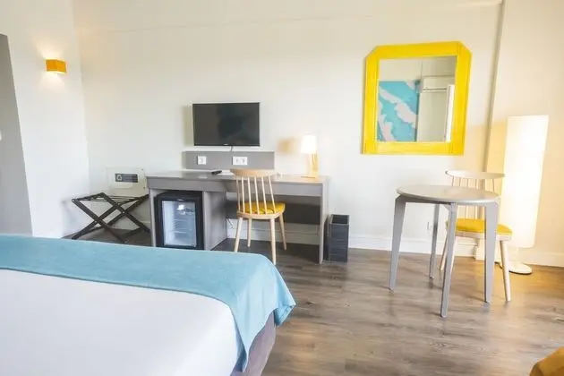 Standard Tek Büyük veya İki Ayrı Yataklı Oda (2 Adults and 1 Child up to 12 Yrs)