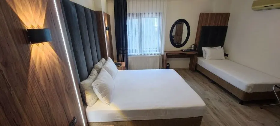 Üç Kişilik Oda