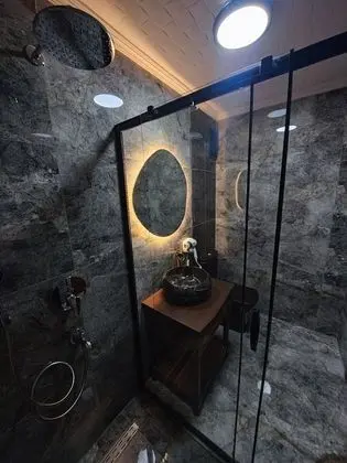 Üç Kişilik Oda