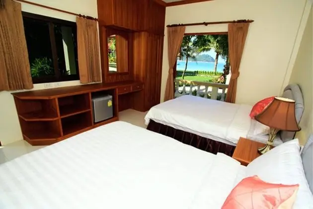 Beachfront Pool View 2 Double Beds