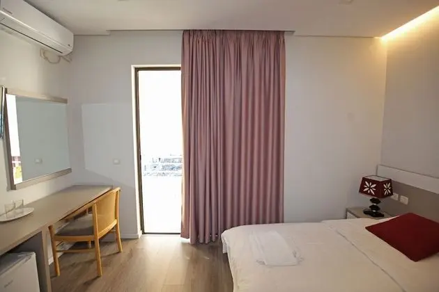 Tek Büyük Yataklı Oda, Balkon