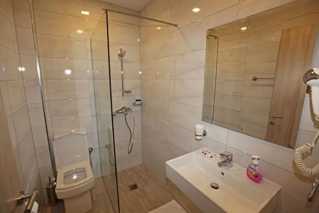 Tek Büyük Yataklı Oda, Balkon