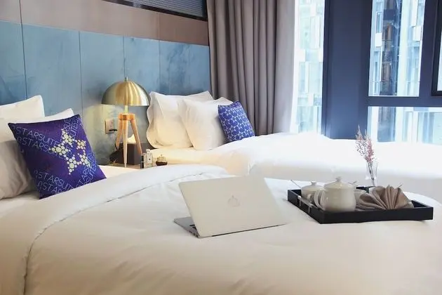 Deluxe Süit, 2 Yatak Odası (1 Queen and 2 Large Single Bed)