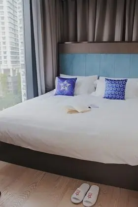 Deluxe Süit, 2 Yatak Odası (1 Queen and 2 Large Single Bed)