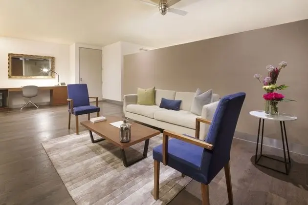 EXECUTIVE SUITE