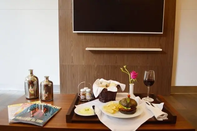 EXECUTIVE SUITE