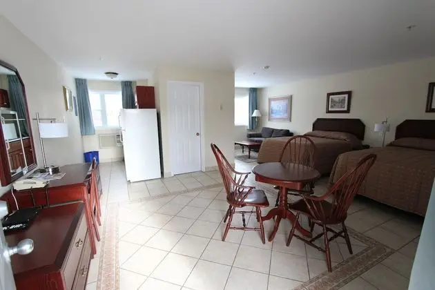 2 Double Beds, Suite, Lake View