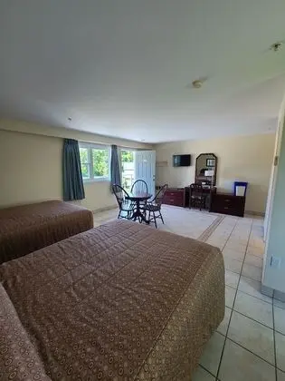 2 Double Beds, Suite, Lake View