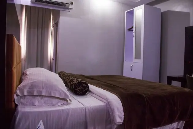 Royal Tek Büyük Yataklı Oda