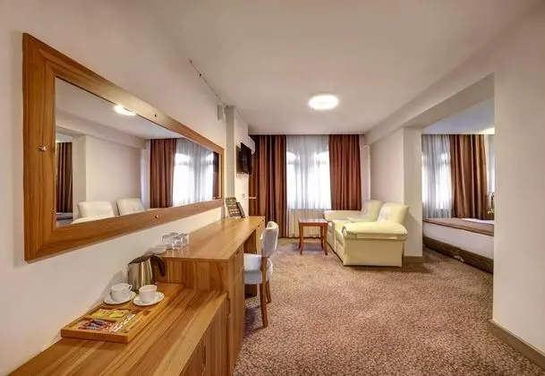 Jakuzili Suit Oda, Deniz ve Dağ Manzaralı, Jakuzili
