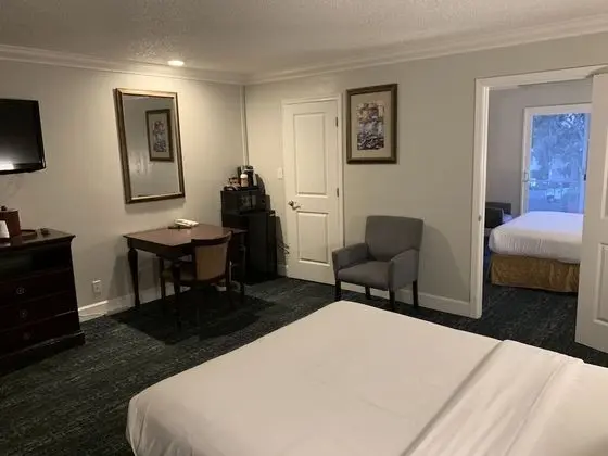 One Bedroom Suite, 2 Queen Beds, Balcony