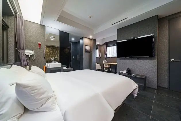 Deluxe Tek Büyük Yataklı Oda