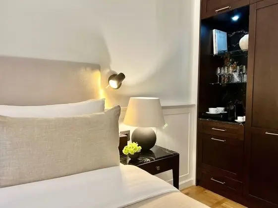 Premium Tek Büyük Yataklı Oda