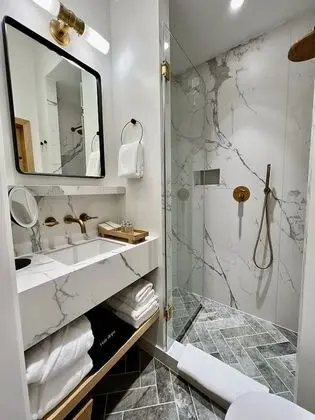 Premium Tek Büyük Yataklı Oda