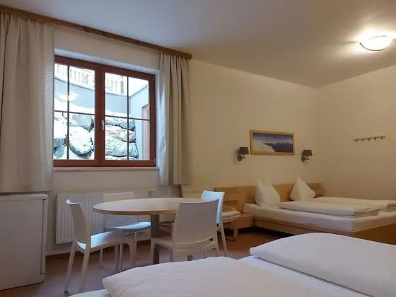 Standard Üç Kişilik Oda, Banyolu/Duşlu (Untergeschoss)