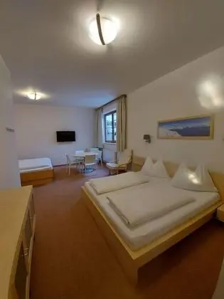 Standard Üç Kişilik Oda, Banyolu/Duşlu (Untergeschoss)