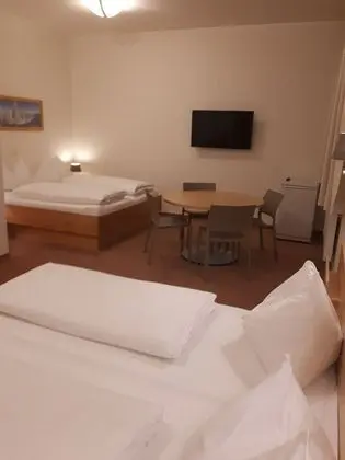 Standard Üç Kişilik Oda, Banyolu/Duşlu (Untergeschoss)