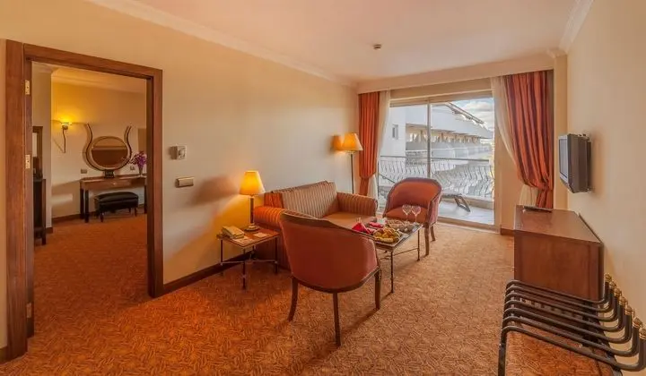https://images.etstur.com/files/images/hotelImages/TR/55360/l/Starlight-Resort-Hotel-Oda-382000.jpg
