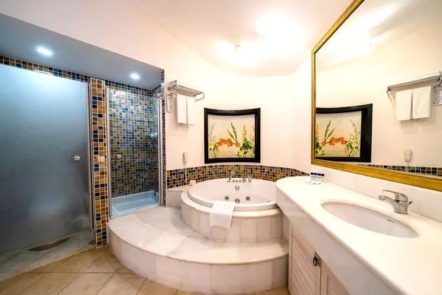 https://images.etstur.com/files/images/hotelImages/TR/55360/l/Starlight-Resort-Hotel-Oda-395815.jpg