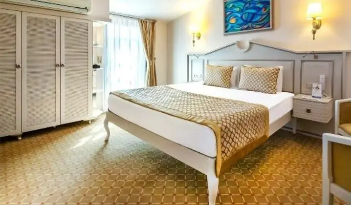 https://images.etstur.com/imgproxy/resize/2560x1440/files/images/hotelImages/etsrooms/561/Starlight_Resort_Hotel_20260120094815_5.jpg