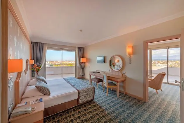 https://images.etstur.com/imgproxy/resize/2560x1440/files/images/hotelImages/etsrooms/561/Starlight_Resort_Hotel_20260120095454_0.jpg