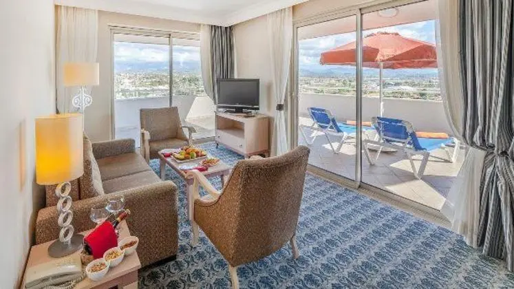 https://images.etstur.com/imgproxy/resize/2560x1440/files/images/hotelImages/etsrooms/561/Starlight_Resort_Hotel_20260120095454_1.jpg