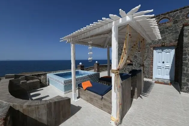 Luxury Seaside Suite