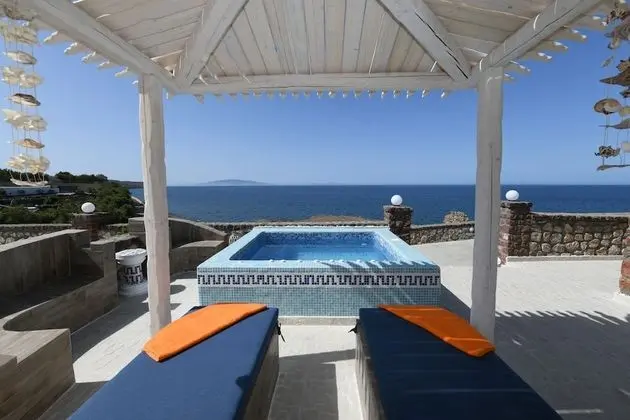 Luxury Seaside Suite