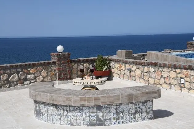 Luxury Seaside Suite