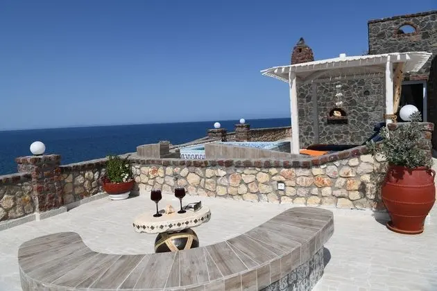 Luxury Seaside Suite