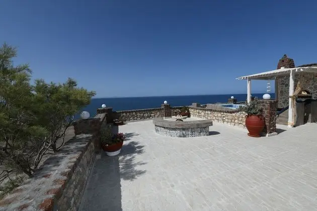 Luxury Seaside Suite