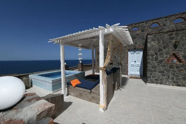Luxury Seaside Suite