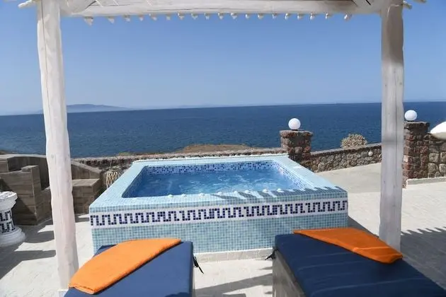Luxury Seaside Suite
