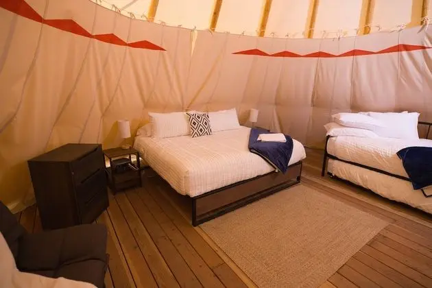 Family Çadır (Yellowstone Fam Tipi Sleeps 7 w/ King)