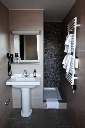 Basic Tek Büyük Yataklı Oda