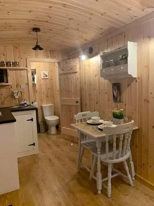 Romantic Oda, Özel Banyo (Farm animals on site)