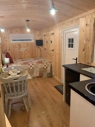 Romantic Oda, Özel Banyo (Farm animals on site)